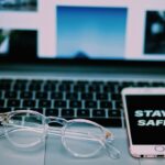 Jak bezpiecznie czyścić telefon i klawiaturę – praktyczny poradnik